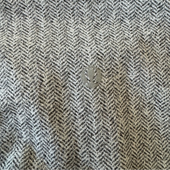 Lululemon heather gray patterned leggings - size 6 - Picture 2 of 5